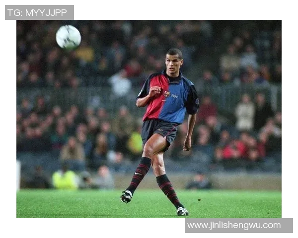 足球明星人物缩小图解析与背后故事揭秘,了解他们的成长与成就 足球明星人物缩小图解析与背后故事揭秘,了解他们的成长与成就